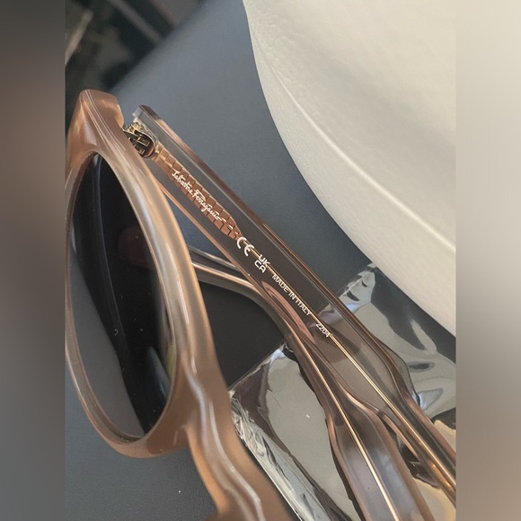 Ferragamo 52mm Tea Cup Sunglasses
Crystal sand